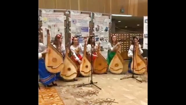 Залабать на бандуре красиво мелодию. Женский коллектив. Народные инструменты. Музыка смотреть онлайн