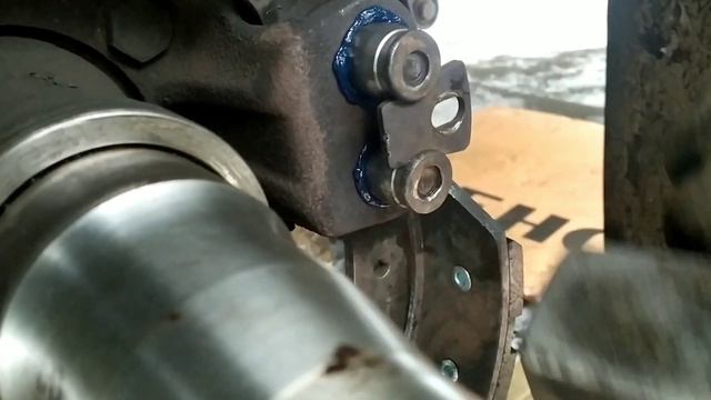 Тормозные колодки Мерседес 814 / Замена сальника MB