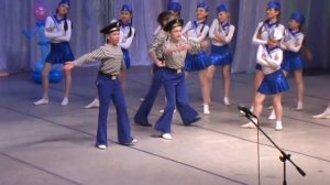 Танец "Яблочко".