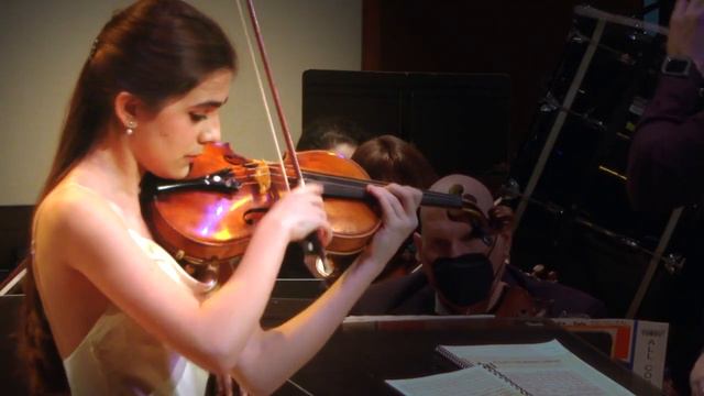 Mendelssohns Violin Concerto in E minor Op. 64 with Soloists Isabela Diaz violin