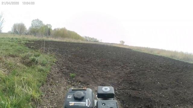 новый китайский мотоблок молотток, выезд на вспашку земли.