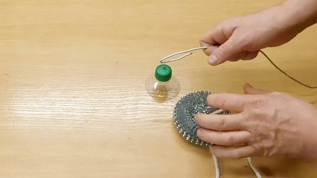 Самоделка на заметку многим хозяйкам. Удобное приспособление из пластиковой бутылки
