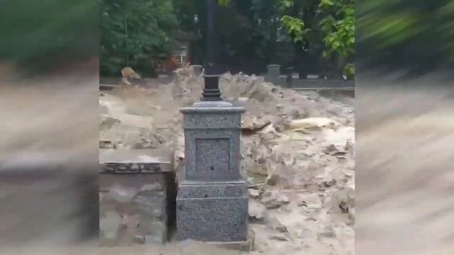 Сильнейшее Наводнение в Ялте. Катаклизмы за день  18 июня 2021!  События за день в мире #Катаклизмы