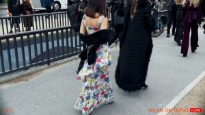 CHANEL 🇫🇷 Street Style Fall-Winter 2024/2025 Paris Fashion Week. What are people wearing in Paris