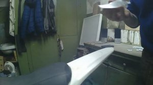 Занимаемся в гараже! Клеем наклейки на снегоход и питбайк