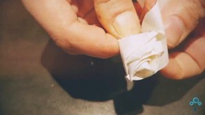 Цветок из остатков обоев. Что можно сделать из остатков обоев. Из хлама конфетку