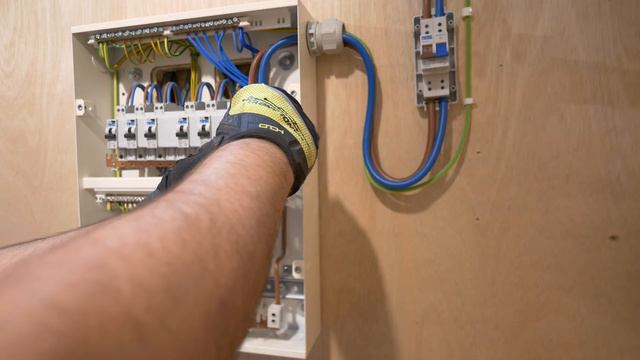 Epic 30 way Proteus consumer with BUSBAR SPD and AFDDs !!! смотреть онлайн