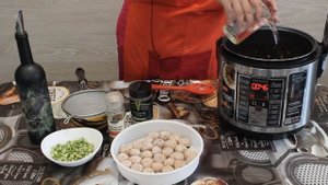 Рис с овощами и тефтелями в мультиварке