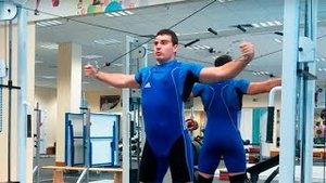 Махи руками назад с верхнего блока: техника выполнения