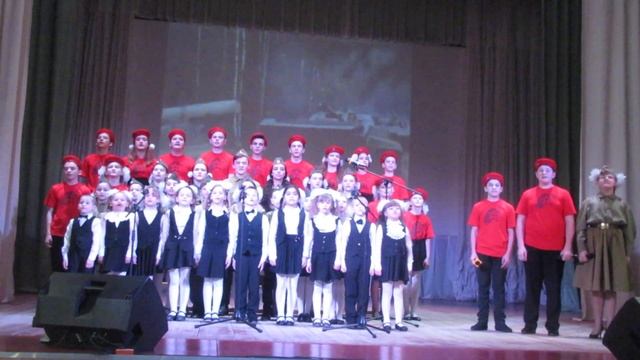 "Марш защитников Москвы" хор Кашарской СОШ смотреть онлайн