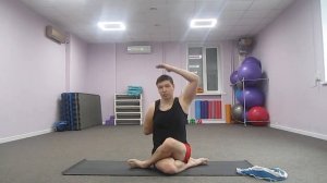 Раскрываем грудной отдел и исправляем осанку. Поза коровы.