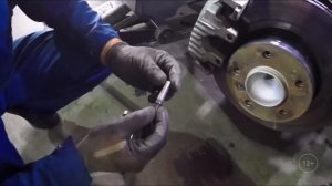 Как заменить тормоза на BMW. Колодки и диски на БМВ e90. Самоделкины