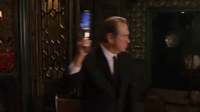 Хищник против Люди в Черном смотреть онлайн