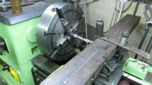 Можно и так сверлить швеллер ..