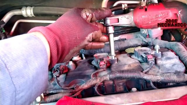 2012 Ford Explorer 3.5 Cómo cambiar las bujías (How to change spark plugs intake manifold removal ) смотреть онлайн