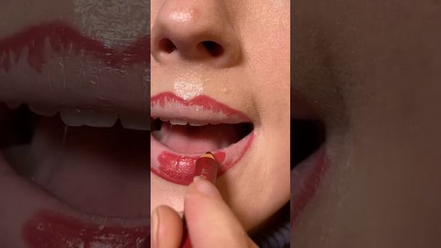 Как наносить красную помаду💋 #makeuptutorial #макияжгуб #краснаяпомада