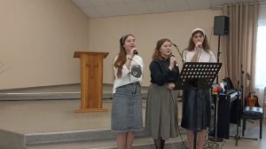 "Плачет мама" - песня.