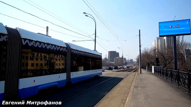 Трамвайный вагон № 31142 модели 71-931М "Витязь-М" следует по маршруту № 24. смотреть онлайн