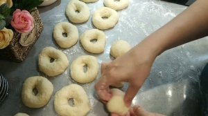 Пончики с дырочкой. Сладкие и пышные пончики.