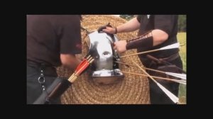 Пробивал ли лук средневековые латы?