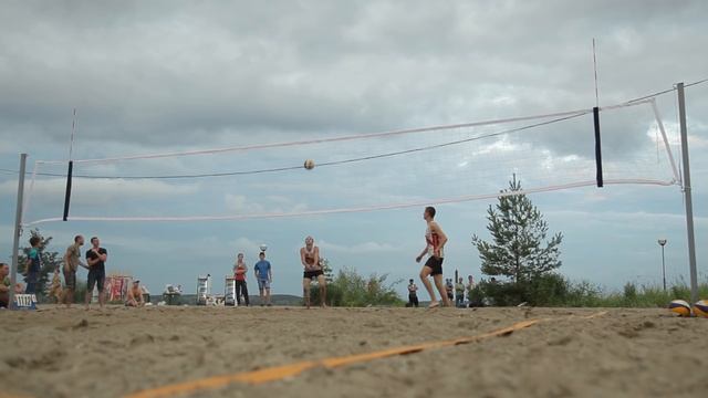Соревнования по пляжному волейболу в Спутнике смотреть онлайн