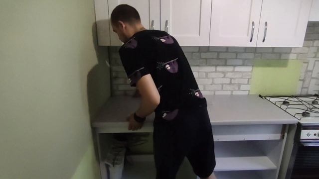 Недорогая кухня своими руками. Часть 2 (установка кухни)