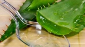 Что добавлять в воду,чтобы черенки быстрее дали корни!!