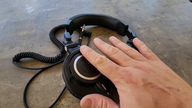 Audio-Technica ATH-M50X Professional Studio Monitor Headphones, Professional Grade, Detachable Cabl смотреть онлайн