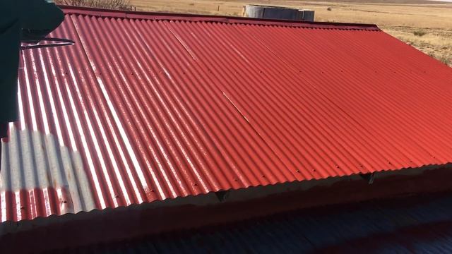 Airless-spray painting a roof смотреть онлайн