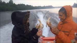 Водометный катер. Вейк.  Лето.  Красивые девушки.  Это надо посмотреть! Все это River Jet.