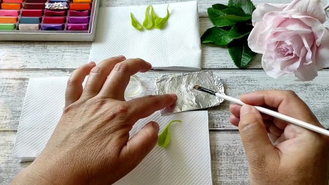 МК Роза /чашелистик и стебелёк простой способ / холодный фарфор/для начинающих
