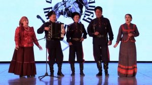 На горе стоял казак