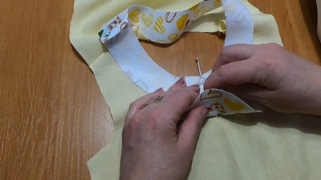 Обработка горловины с декоративной капелькой. Подробный, пошаговый мастер класс.mp4