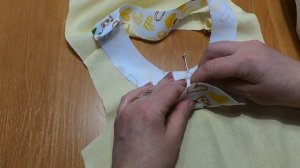 Обработка горловины с декоративной капелькой. Подробный, пошаговый мастер класс.mp4