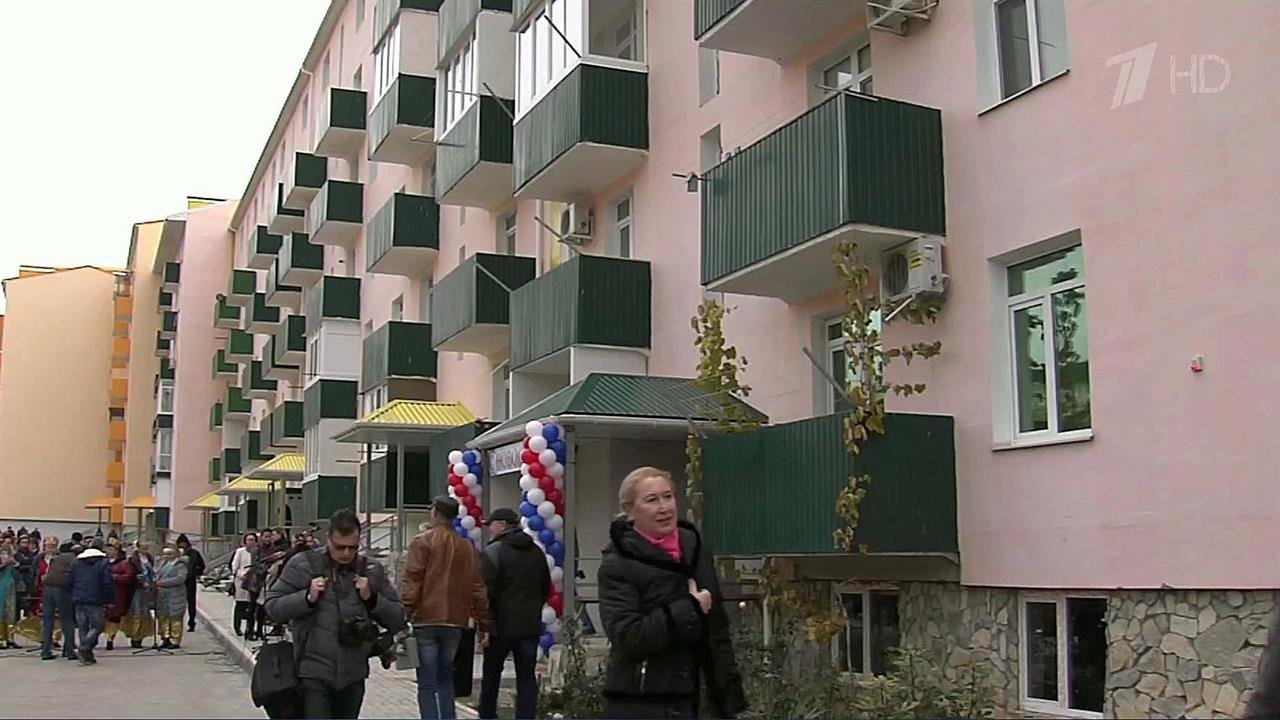 Все больше крымчан переезжают в новые квартиры по программе переселения из аварийного жилья