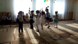 Танец с ложками. средняя группа