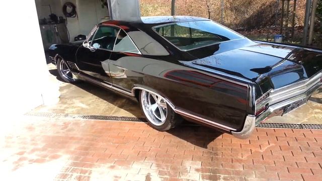 Buick Riviera 1967 Раритетный американский автомобиль. Очень приятный звук мотора. смотреть онлайн