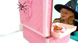 Настя собирает конфеты на Хэллоуин