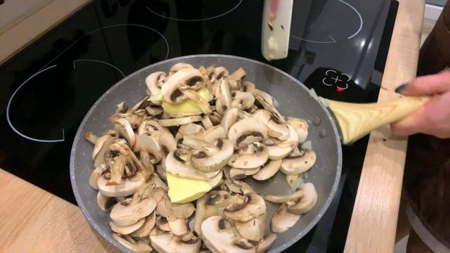 Рецепт сливочно-грибного супа, который полюбят все! смотреть онлайн