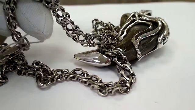 Амулет Медвежий коготь в серебряной оправе с бриллиантом, кулон или подвеска на брелок смотреть онлайн