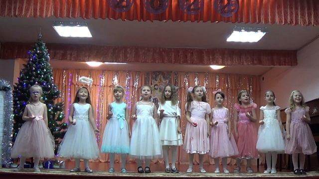 "Мы маленькие свечи". Младший хор ДШИ №5 г.Стаханова. Руководитель, концертмейстер Румянцева Е.Г. смотреть онлайн