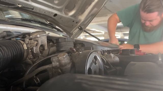 Газовые упоры на капот, просто процесс смотреть онлайн