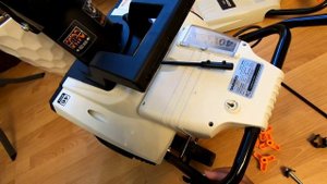 Электрическая аккумуляторная снегоуборочная машина DAEWOO DAST 5040LI аккумуляторный снегоуборщик