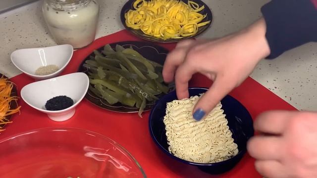 ВКУСНЫЙ САЛАТ ИЗ КРАБОВЫХ ПАЛОЧЕК "ХОЛОСТЯЦКИЙ" Авторский рецепт