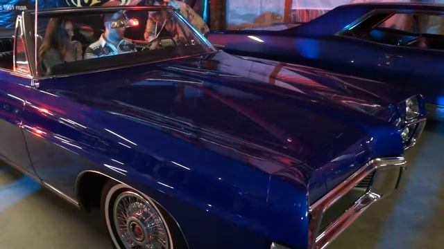 На выставке ретро автомобилей American Car Show в ТРЦ Питерлэнд