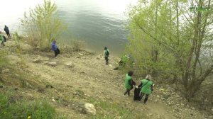 В Самаре берег Волги очищают от мусора