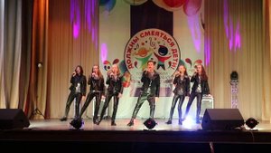 «Вершины» Исполняет Образцовый коллектив студия эстрадно-джазового вокала «Ассоль» ЦДО г.Балаково