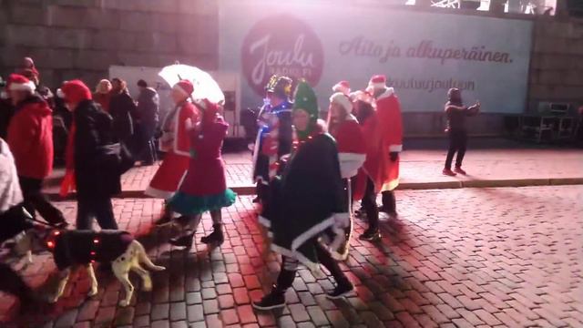 Встреча Санта-Клауса в Хельсинки у Кафедрального собора смотреть онлайн