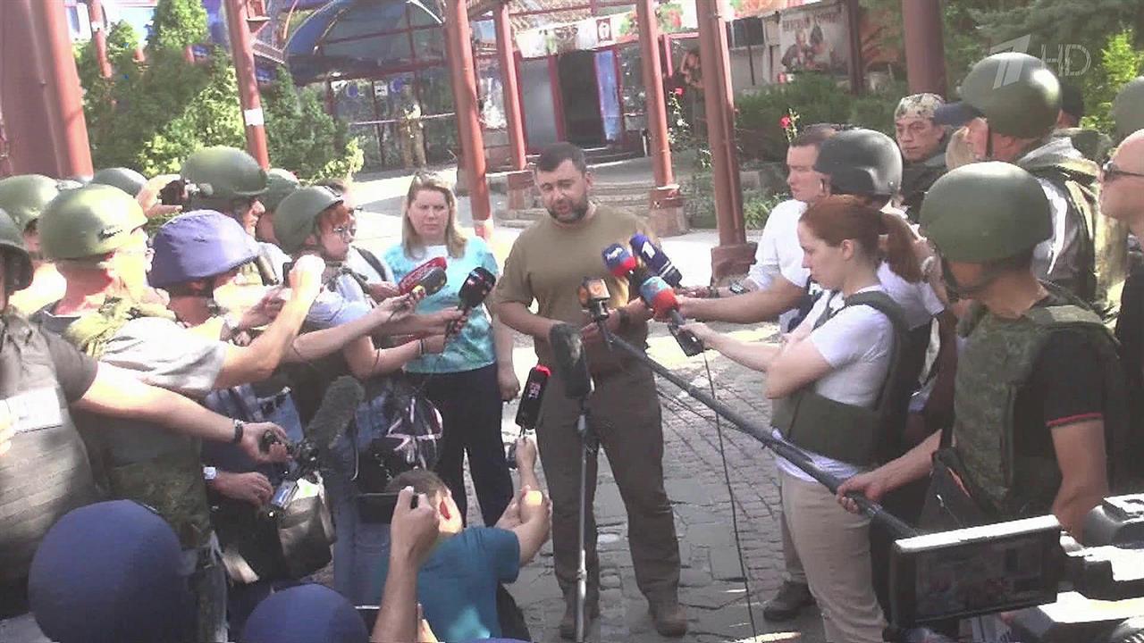 Большая делегация иностранных журналистов сегодня побывала в Донецке и Мариуполе
