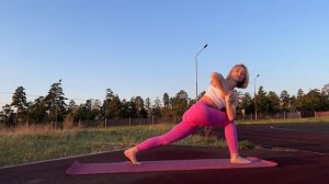 Утренняя йога на 15 минут + 5 минут шавасана. Проснуться и настроиться на день.